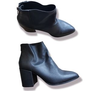 Aqua Dante Black Leather Pointed Toe ankle boots Booties 7 m